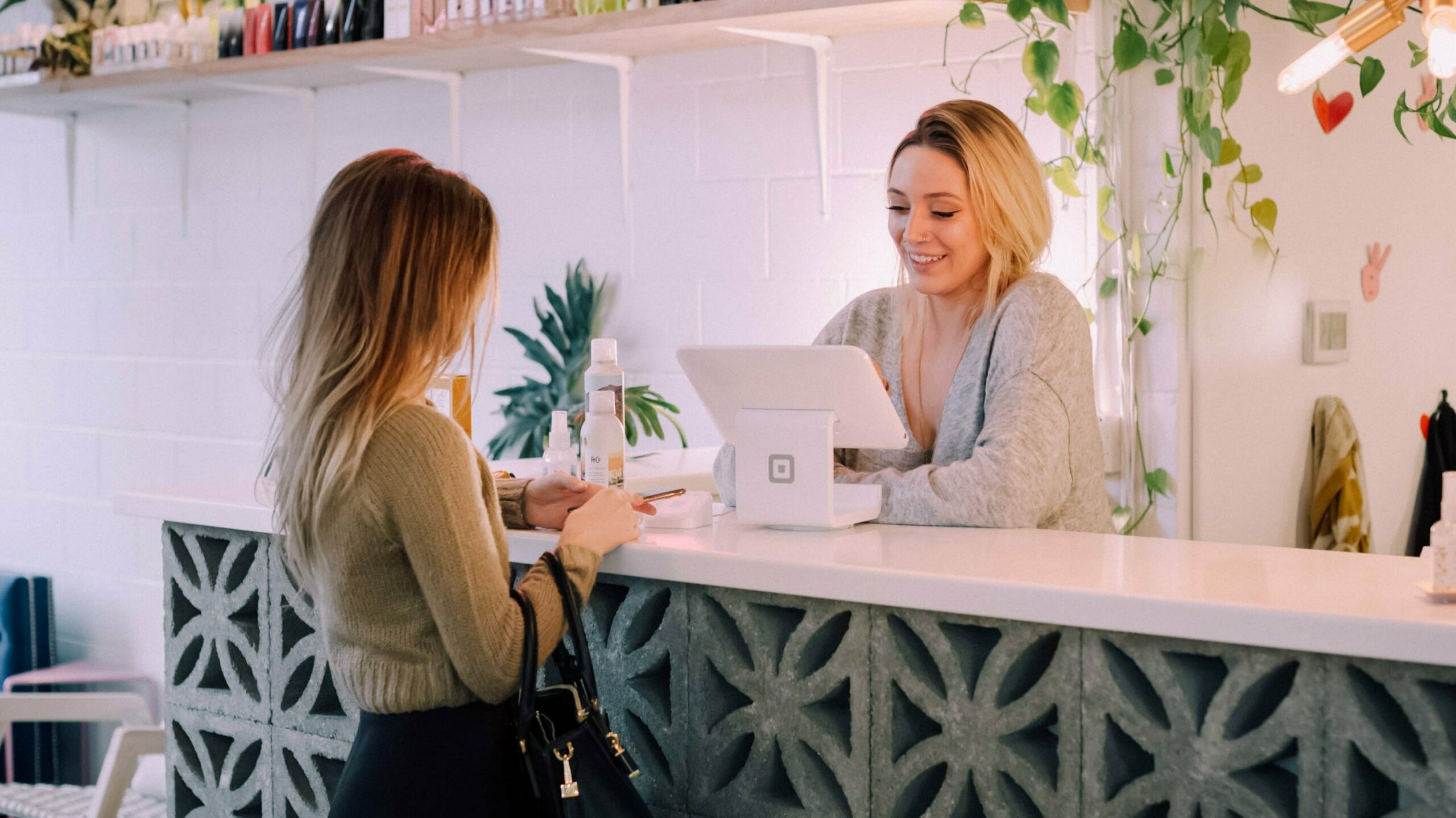 Use These 6 Retail Recruiting Insights to Stay Ahead of the Game